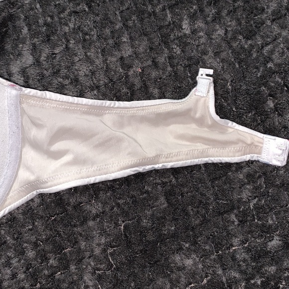 White Victoria's Secret Women's Padded Plunge Bra - Picture 4 of 4